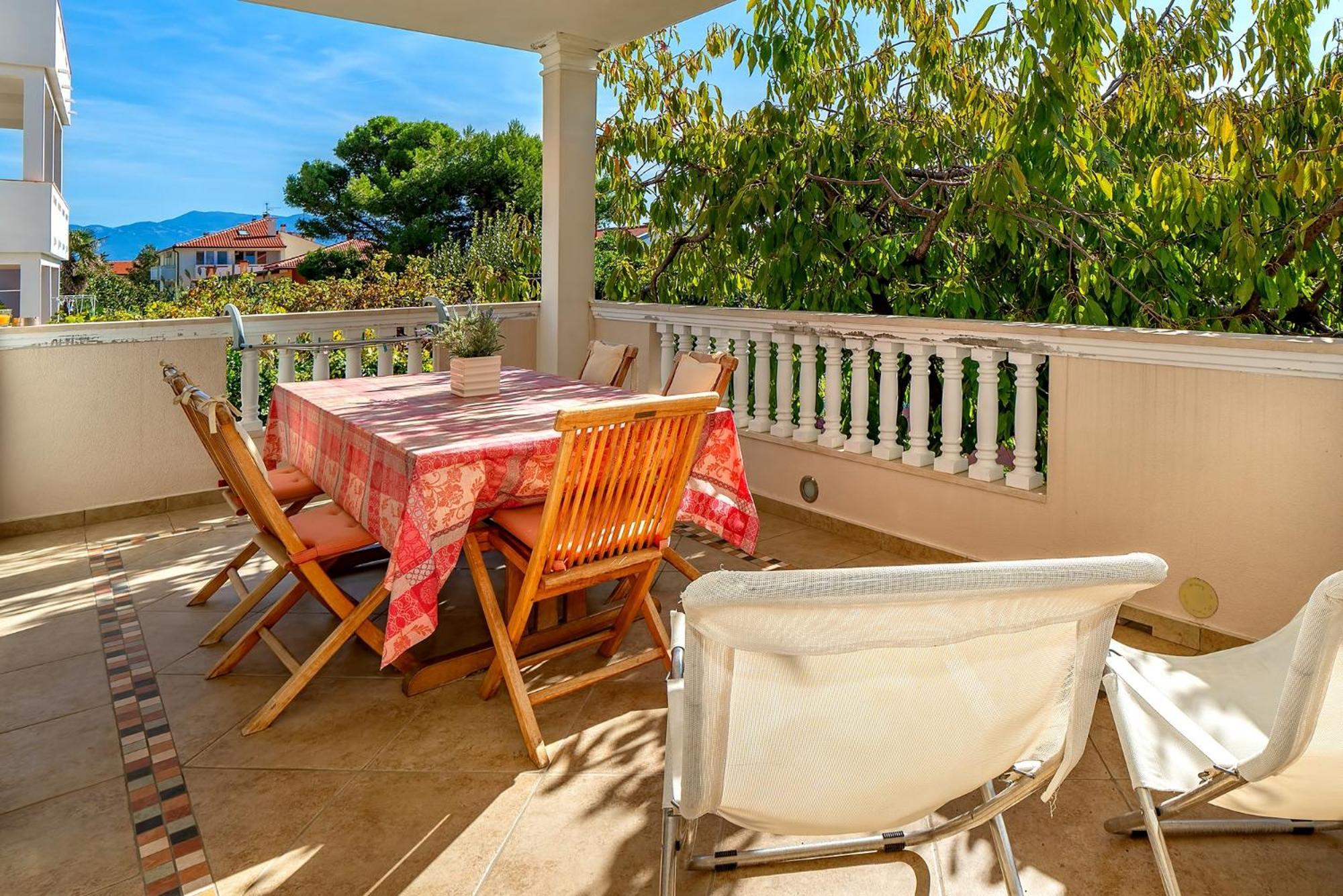 Apartments With Terrace Baska  Room photo